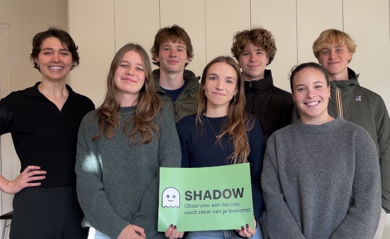 Helen De Foer met alle studenten